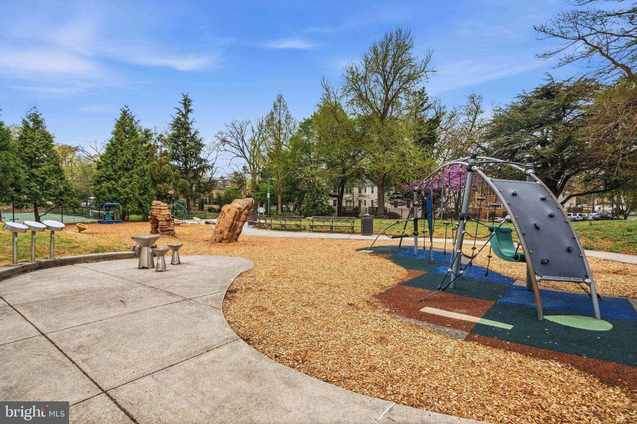 ARLINGTON COURT - Residential