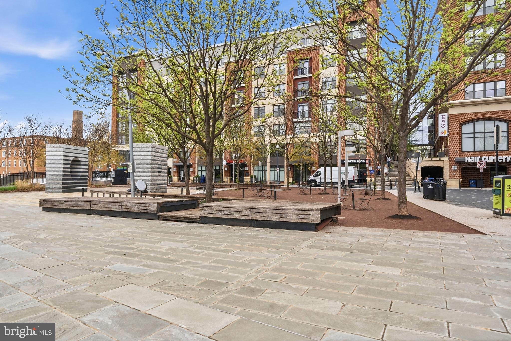 ARLINGTON COURT - Residential