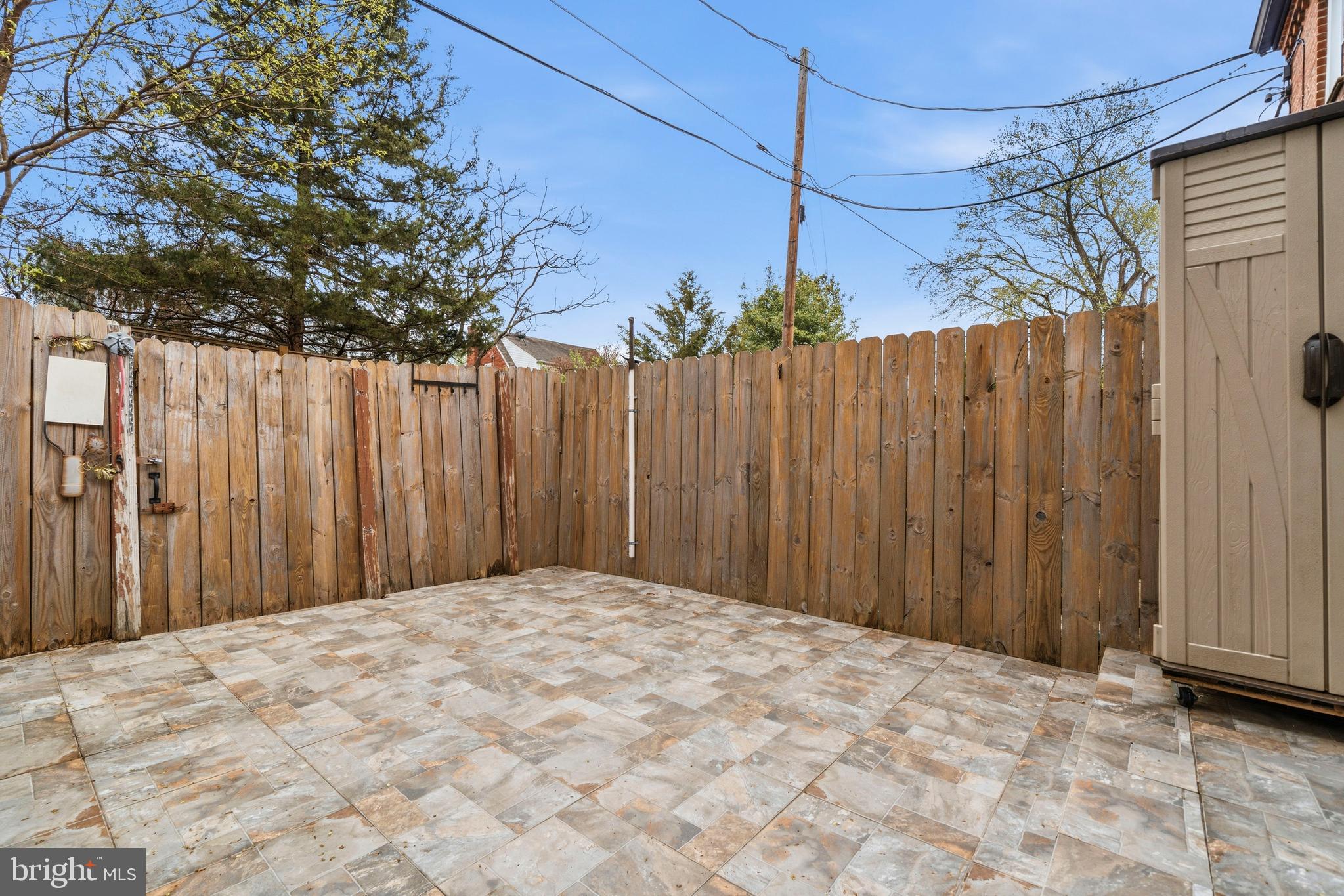 ARLINGTON COURT - Residential