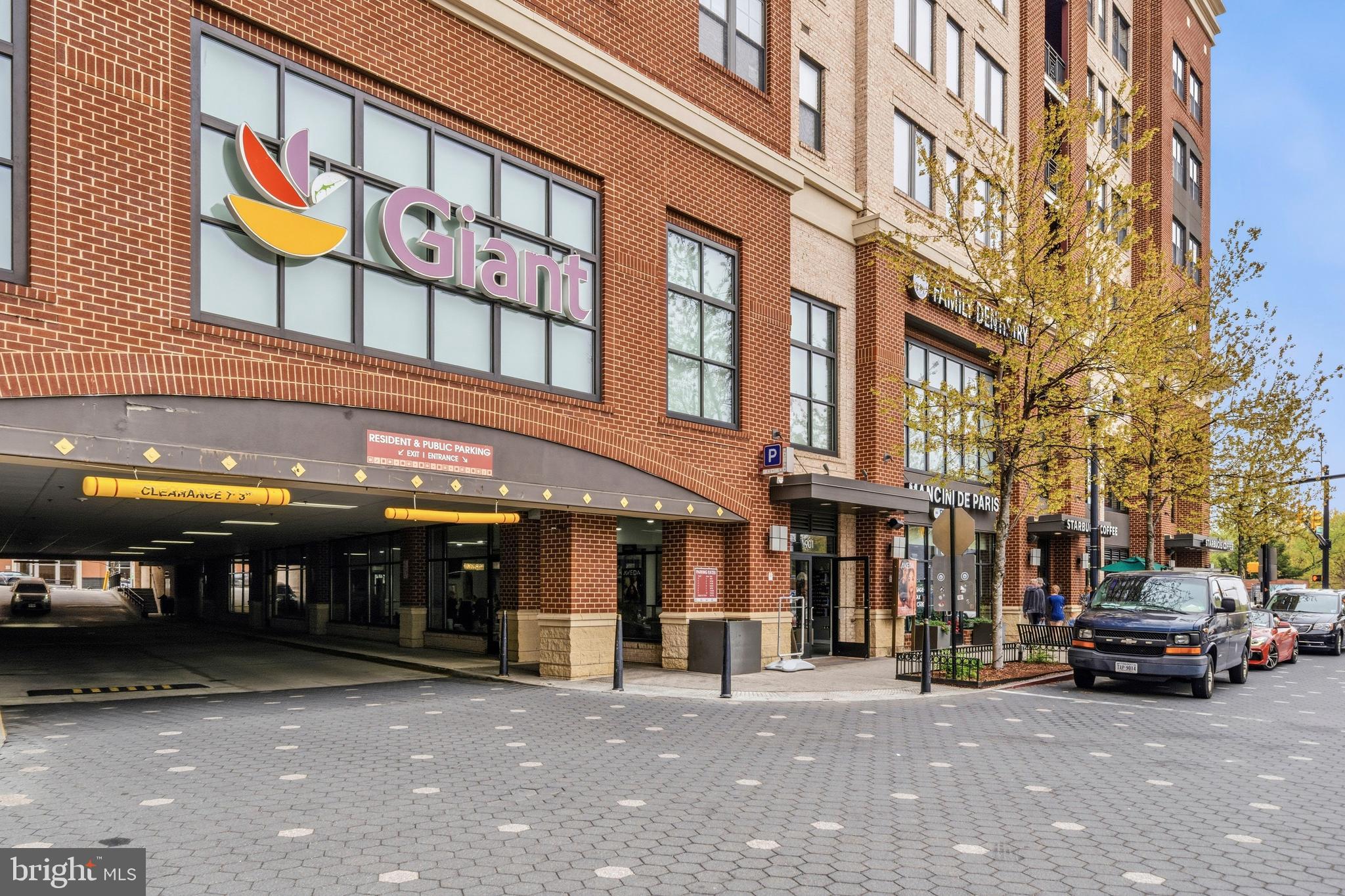 ARLINGTON COURT - Residential