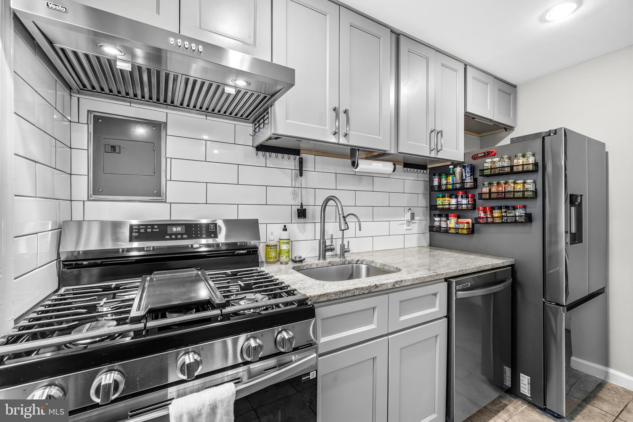 ARLINGTON COURT - Residential