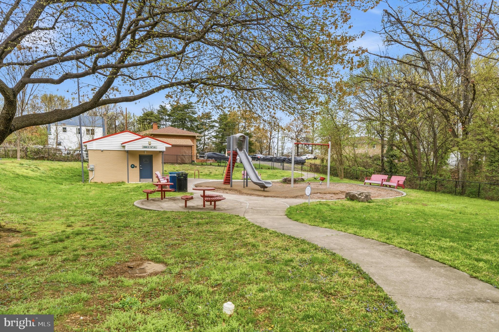 ARLINGTON COURT - Residential