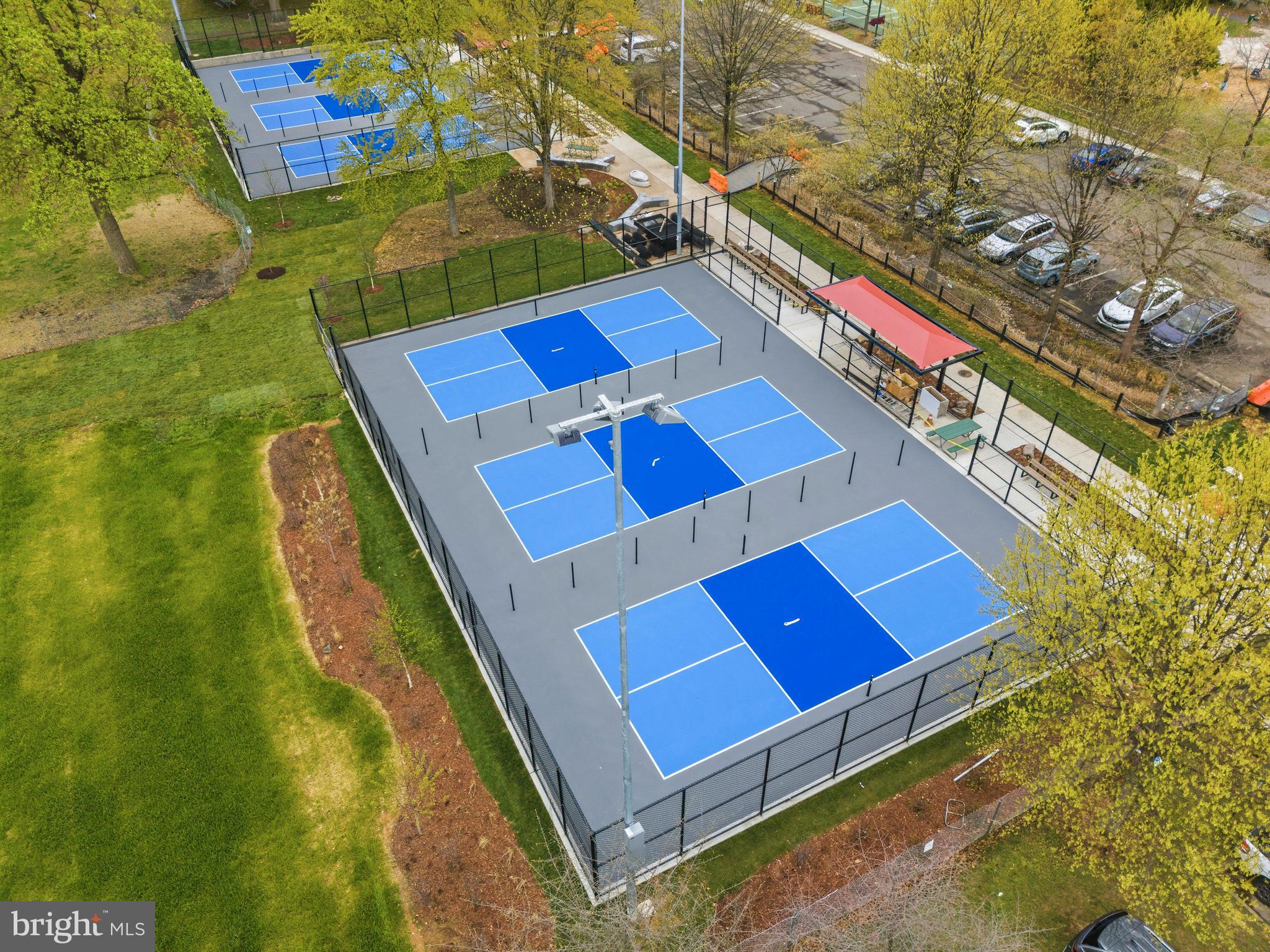 ARLINGTON COURT - Residential