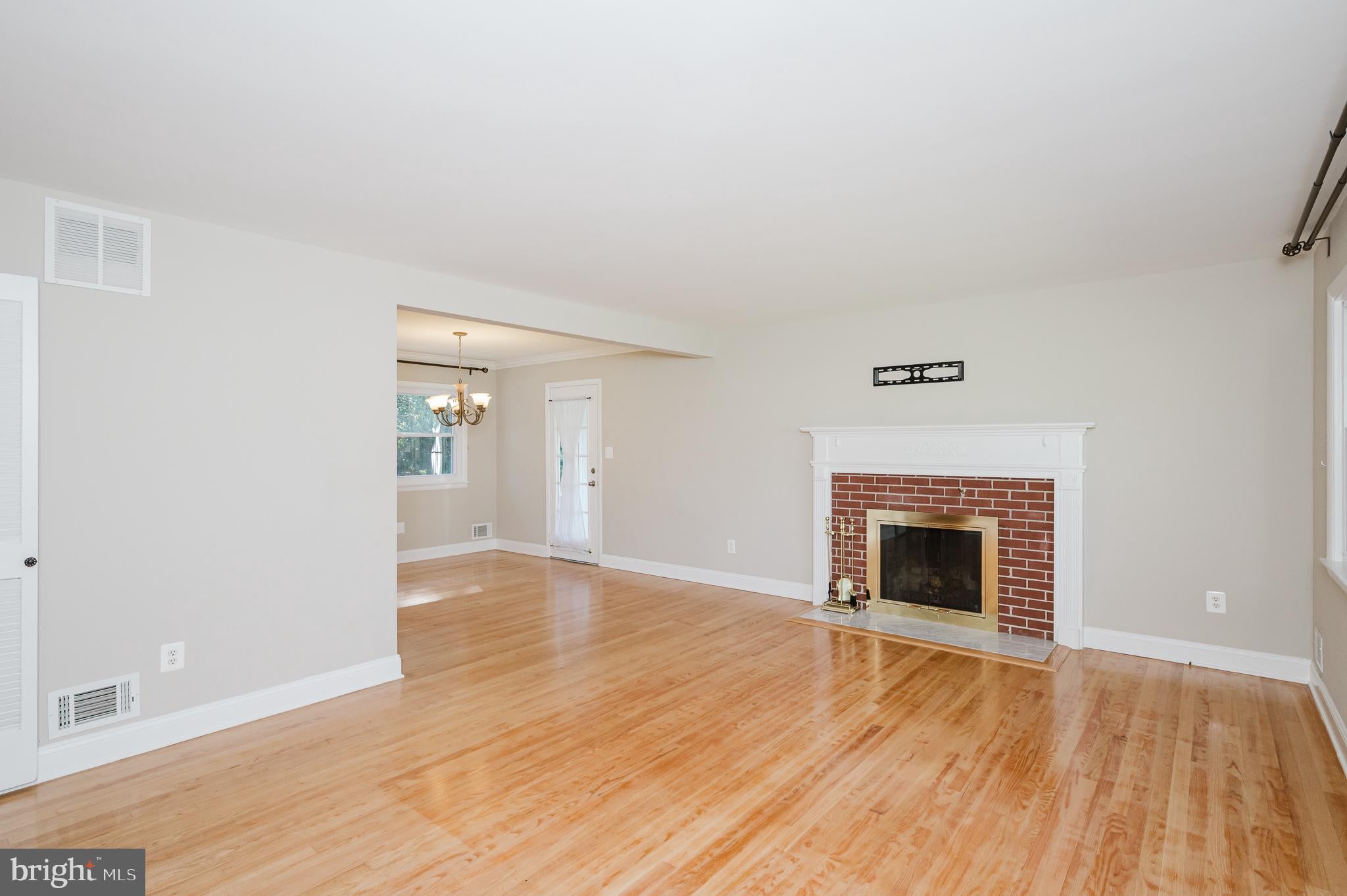 1009 E WHEEL ROAD