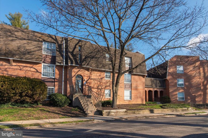 Gypsy Lane Condos is a beautiful gated community with 24/7 security,  and so many amenities included in the affordable monthly fee! The condo fee has impressive value and includes ALL of the following:  Exterior building maintenance, gated security, water, sewer, trash, snow removal, club house, pool, tennis courts, fitness center, and lawn/garden maintenance.  Pulling into the community you will notice the well maintained grounds and stately brick facades of the buildings.  Walk through the classic brick archway to enter your building, to find a convenient and accessible 1st floor unit.  New Heating & Air Conditioning system in 2022!  This 1 bedroom, 1 bathroom condo has all the space you need, and nothing you don't. Sunny windows, white kitchen cabinetry, living room & dining room, spacious bedroom and updated bathroom. The bathroom features a tile tub/shower combo.  In the upcoming warmer months, you can enjoy the picturesque pool, surrounded by serene landscaping and a whimsical clubhouse.
This condo is the epitome of convenient living with ultra-low maintenance and all of the amenities you could want, right outside your door in your own secure community.  Great location offering easy access to the city center as well as close proximity to the surrounding suburbs.  Schedule a showing today, don't delay!  Future Open Houses: Saturday 4/5 from 1-3PM, and Sunday 4/6 from 1-3PM.