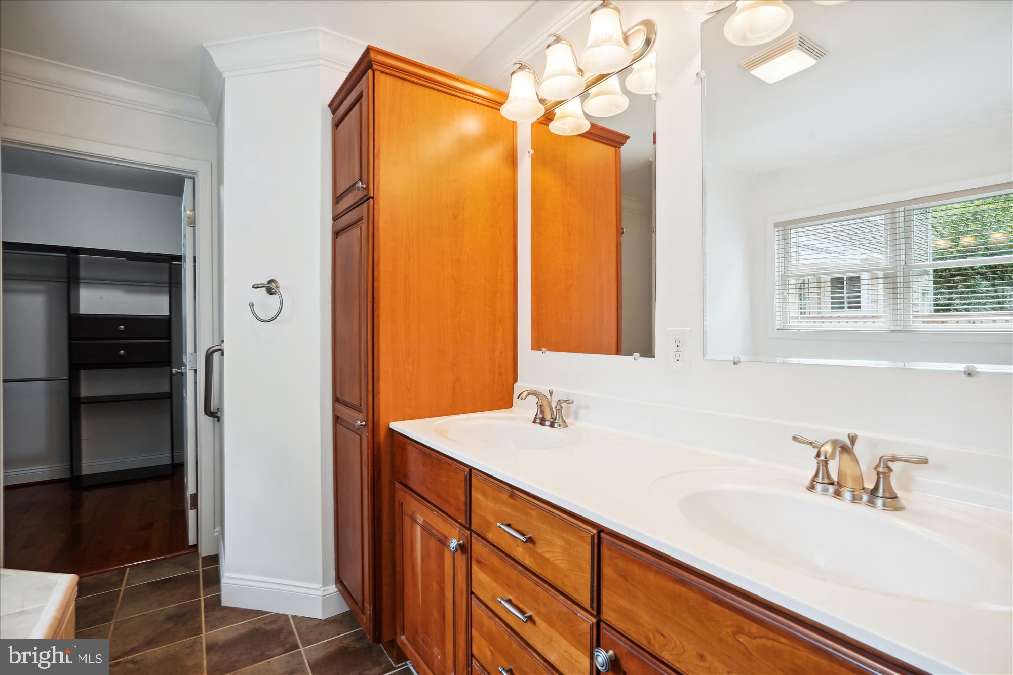 HOME CREST - Residential