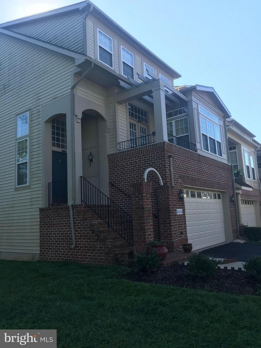 Awesome Town home in the Broadlands community wont last long. Sold-Is