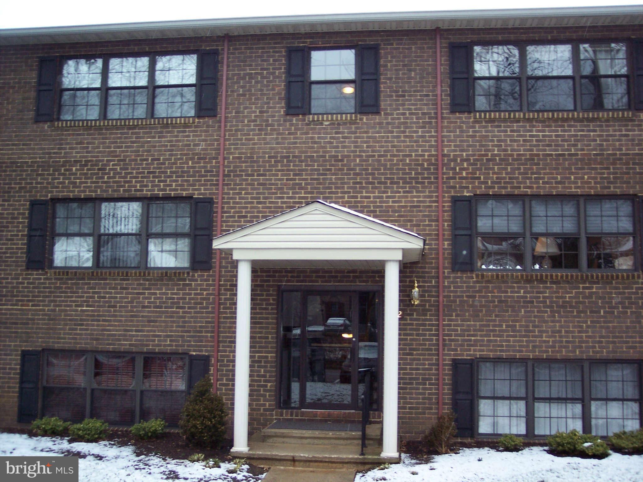 2 BR, 2 BA CONDO lN TOWSON. CLOSE TO SHOPPING,RESTAURANTS, 695, TOWSON UNIVER. AND GOUCHER COLLEGE. LR, SEP. DR, UPDATED KITCHEN W/STAINLESS APP. W/D. GATED COMMUNITY WITH POOL AND TENNIS.