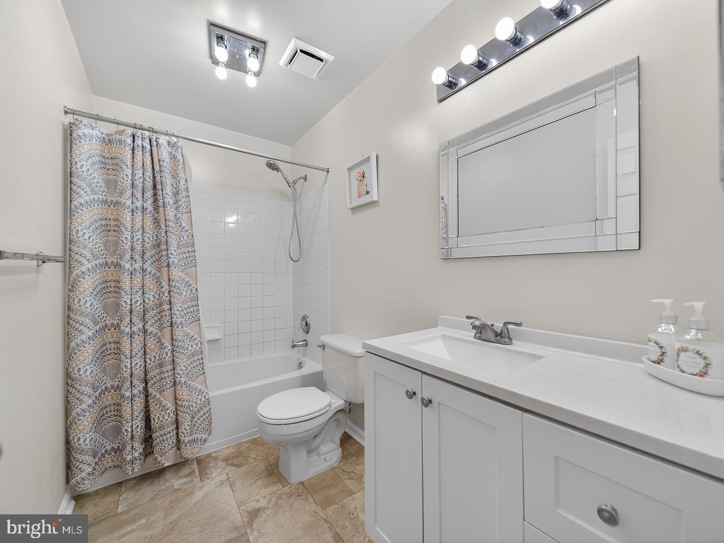 PARADISE - Residential Lease