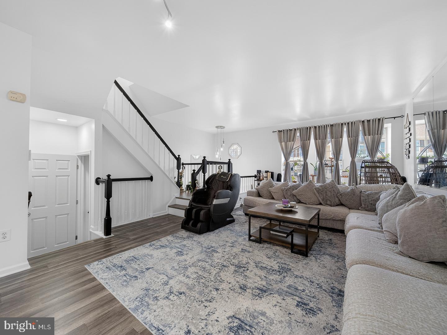 PARADISE - Residential Lease