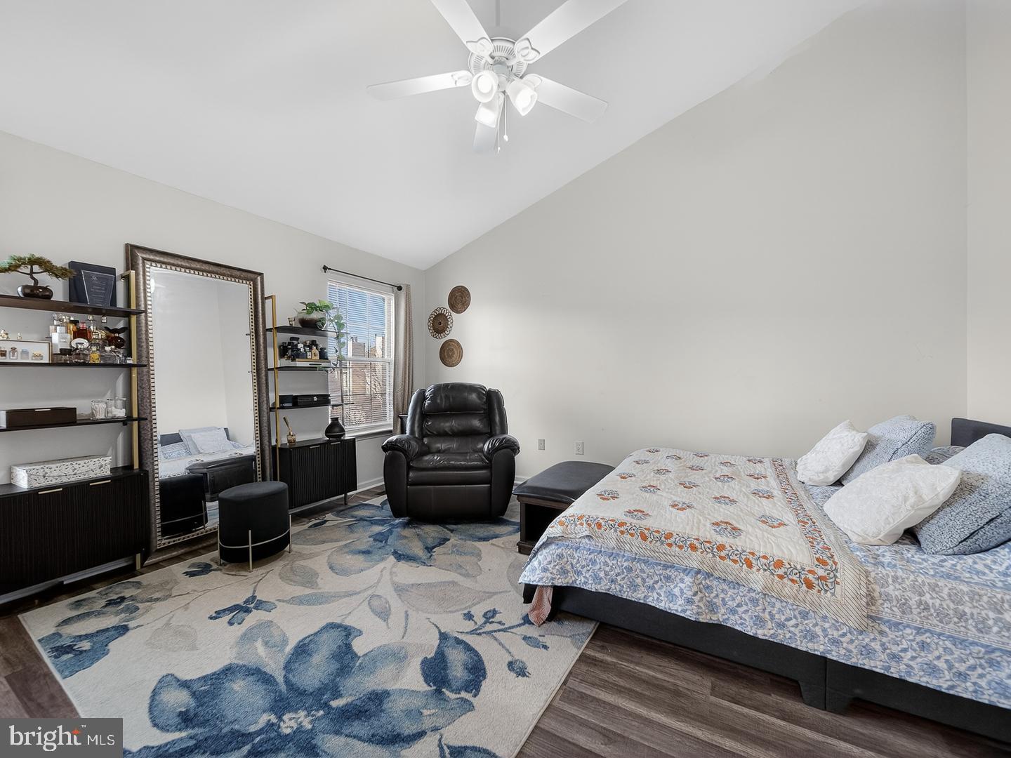 PARADISE - Residential Lease