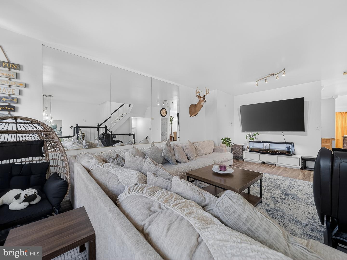 PARADISE - Residential Lease