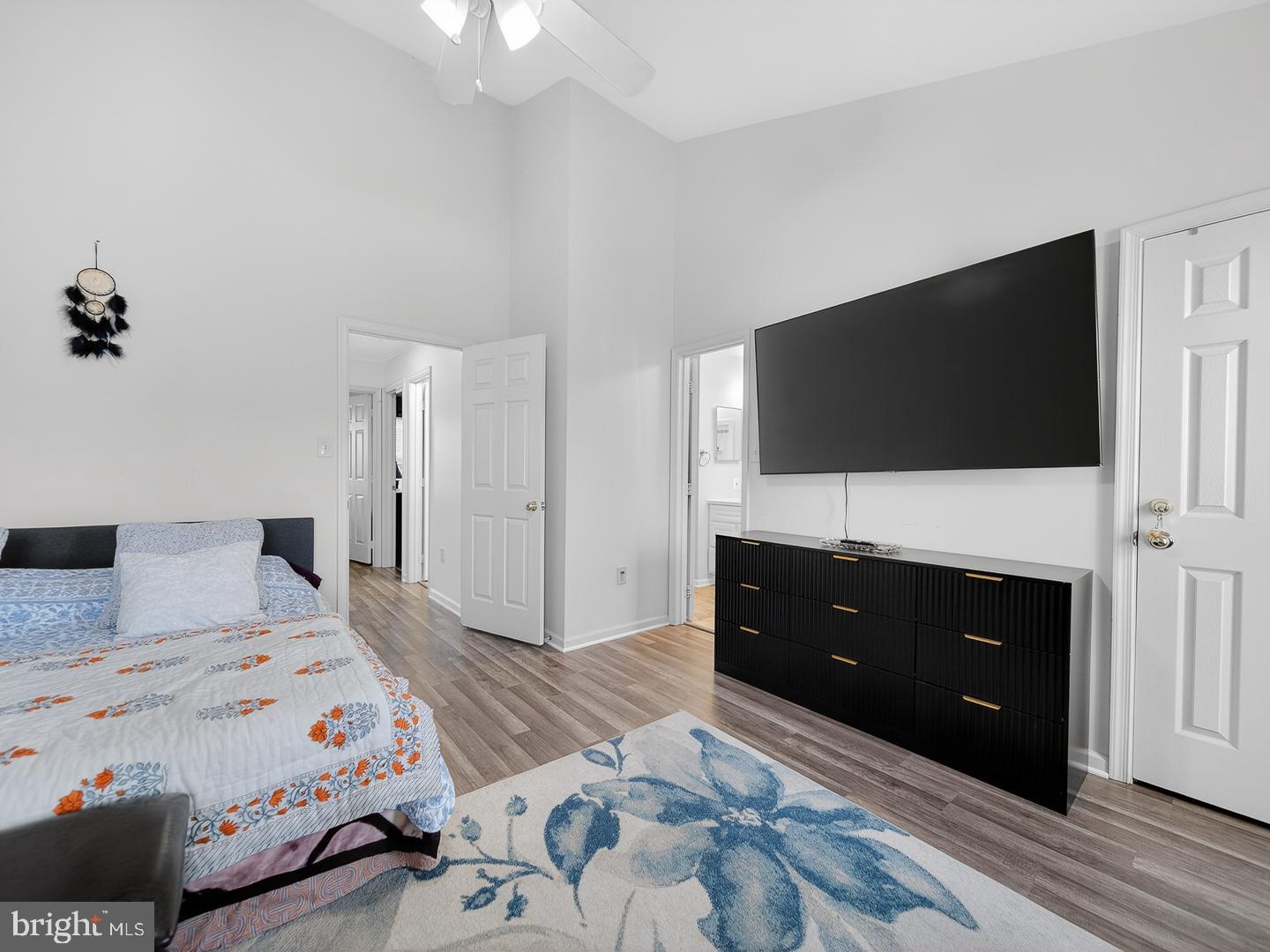 PARADISE - Residential Lease