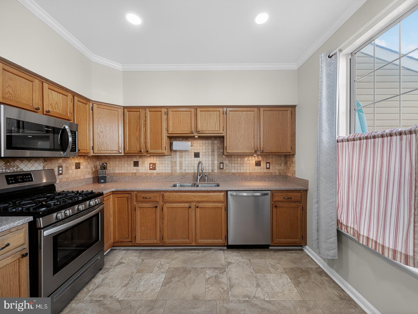 PARADISE - Residential Lease