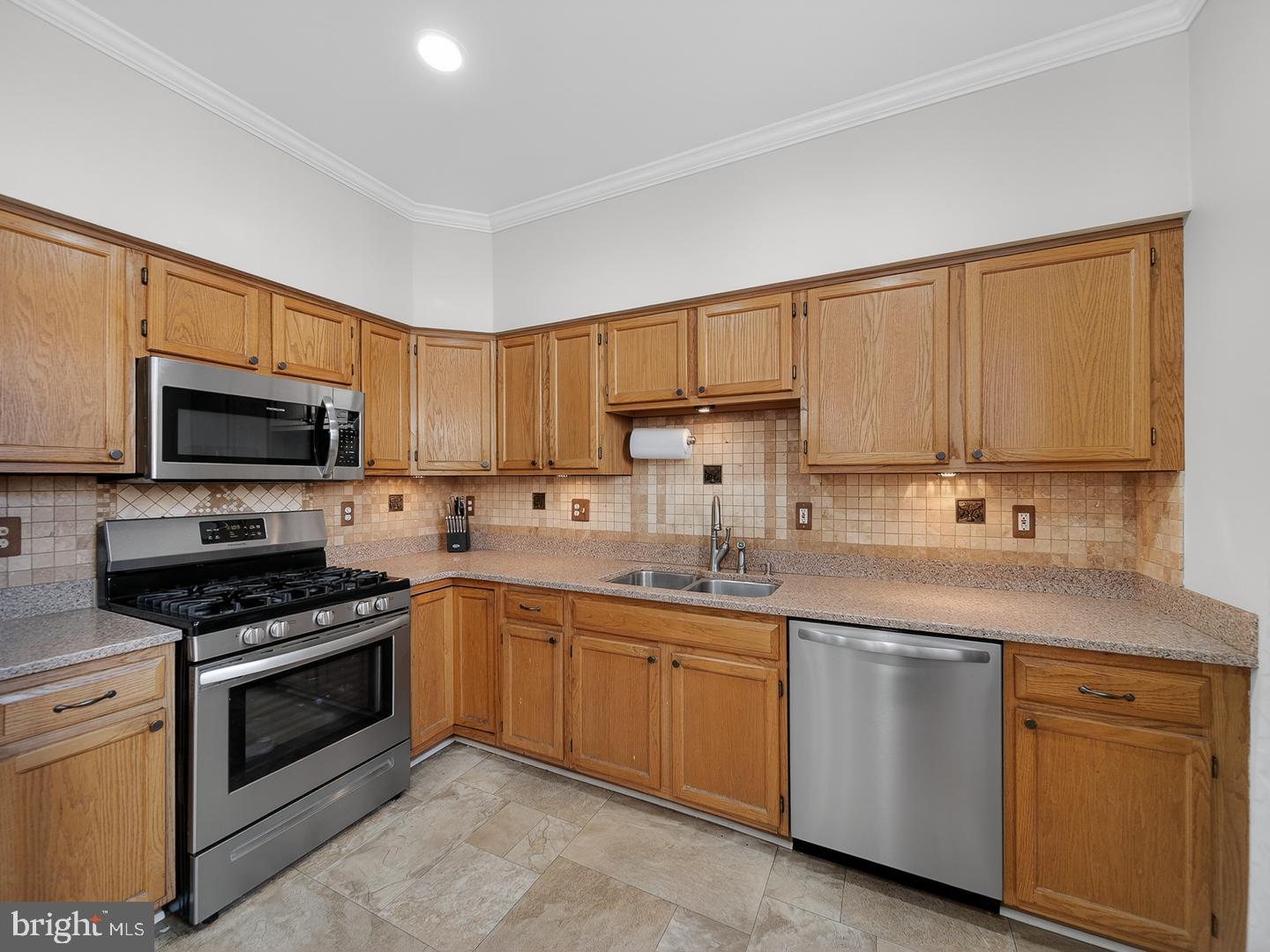 PARADISE - Residential Lease