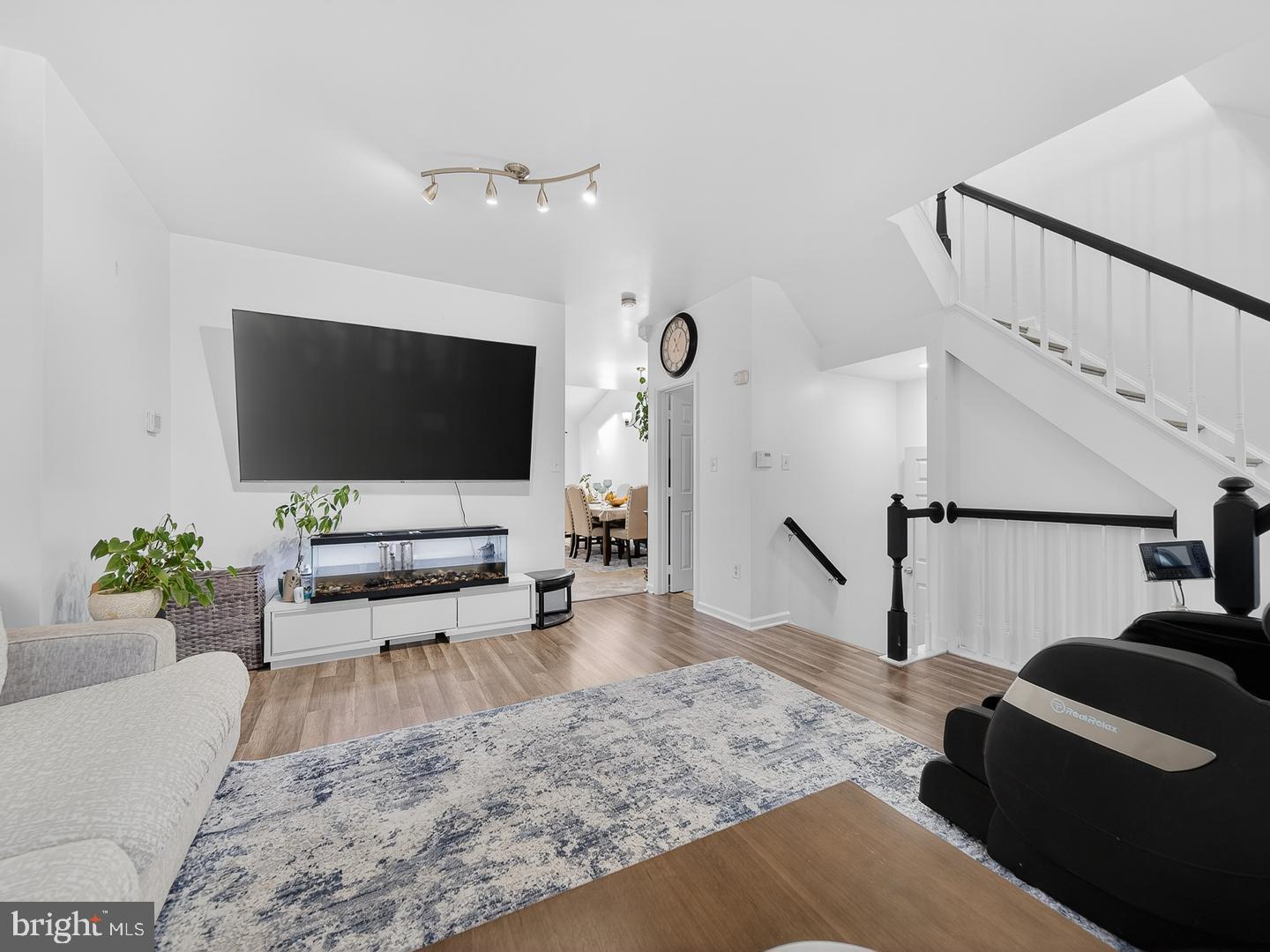 PARADISE - Residential Lease