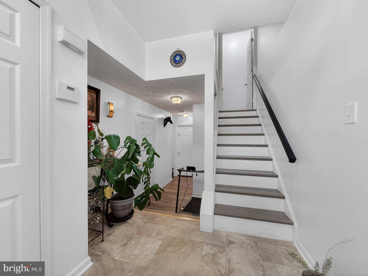 PARADISE - Residential Lease