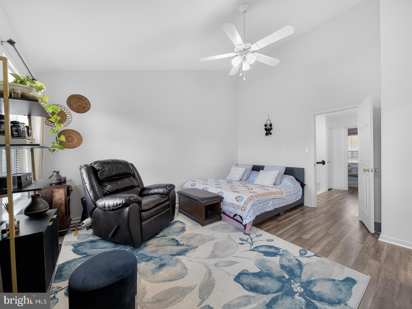 PARADISE - Residential Lease