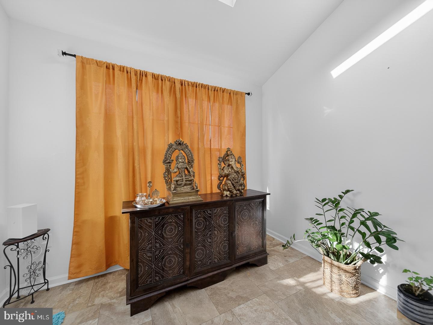 PARADISE - Residential Lease