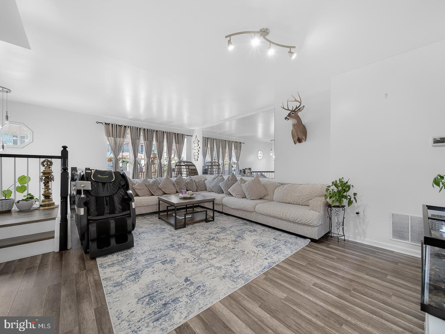 PARADISE - Residential Lease