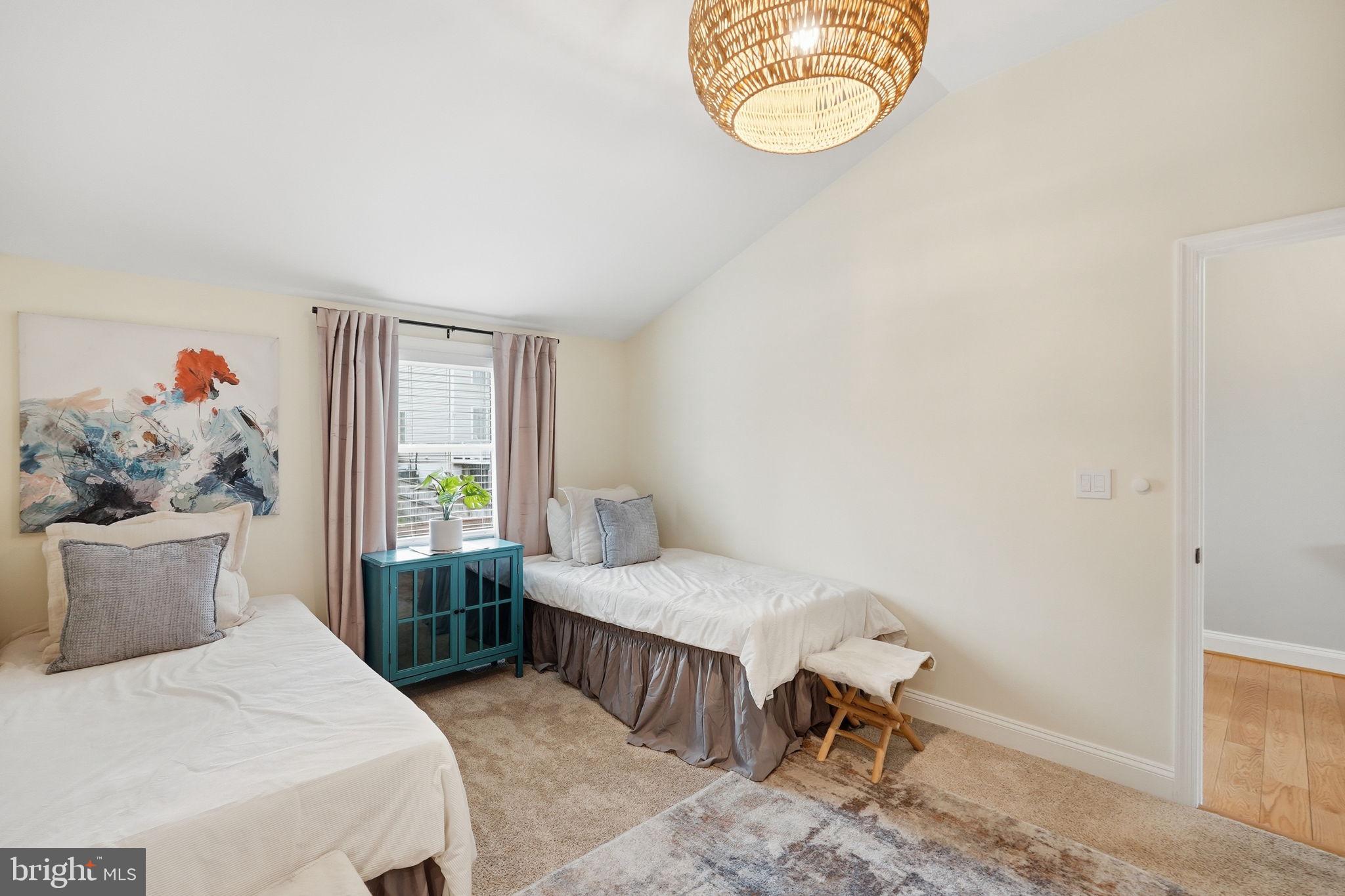 BROYHILL CREST - Residential