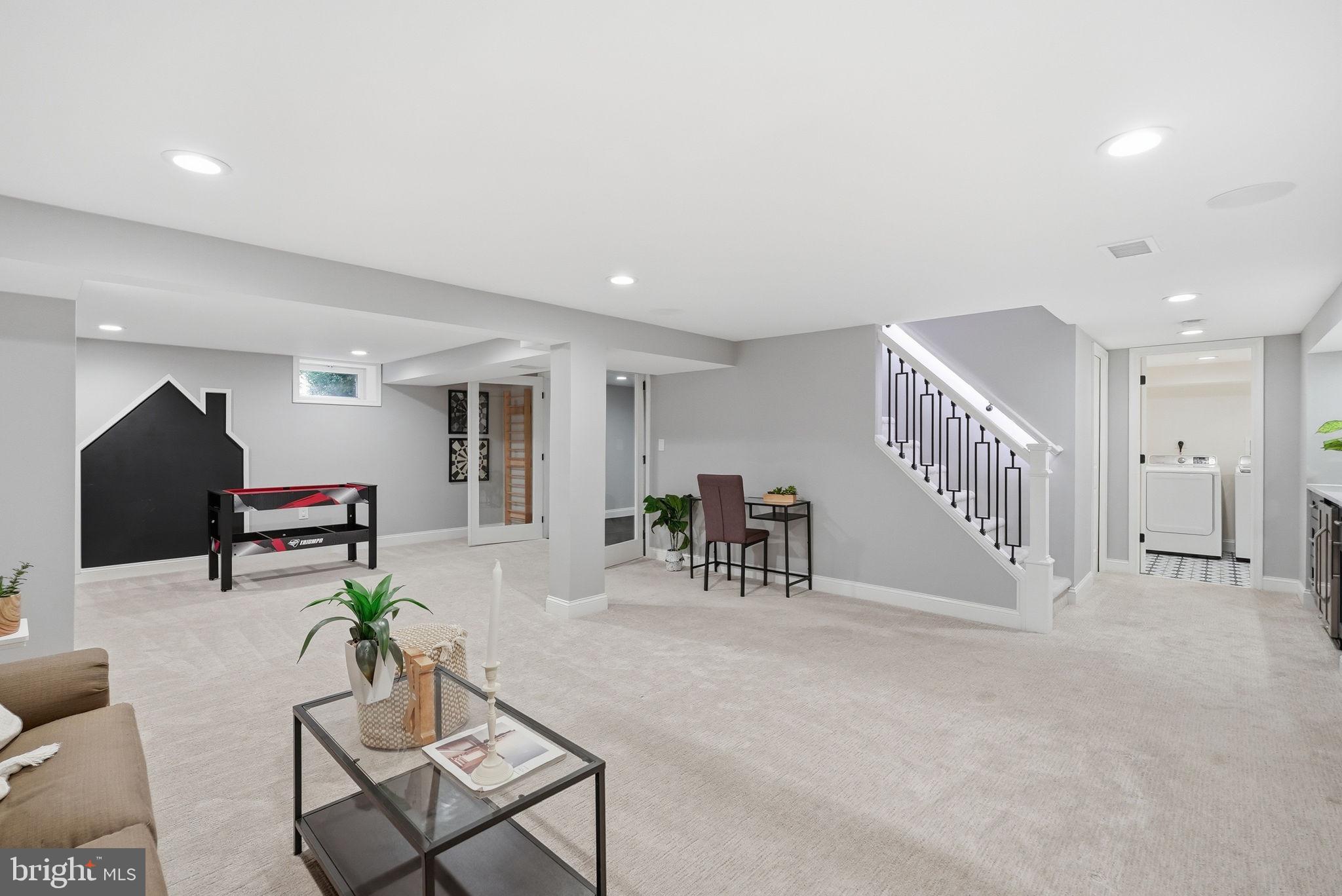 BROYHILL CREST - Residential