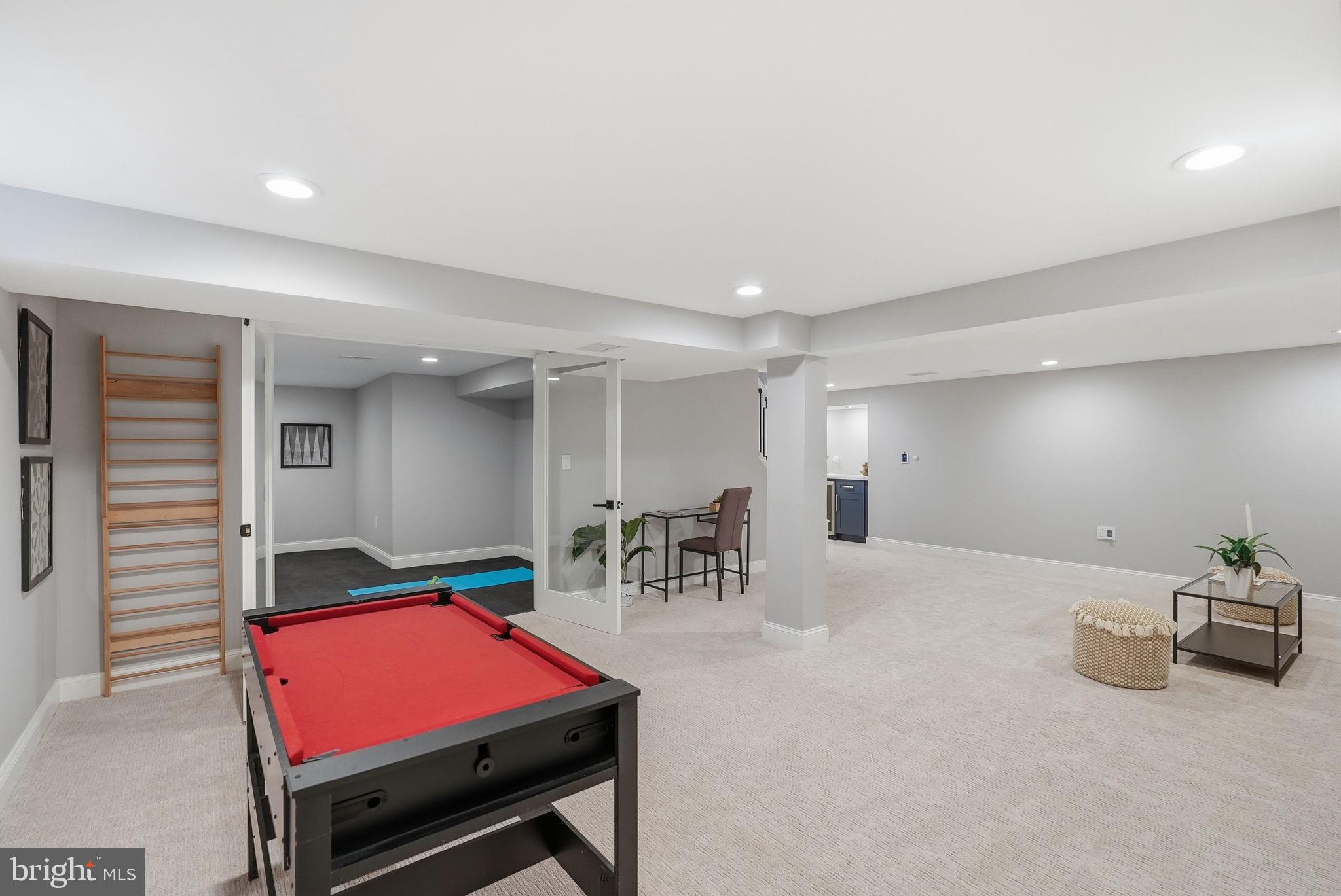 BROYHILL CREST - Residential