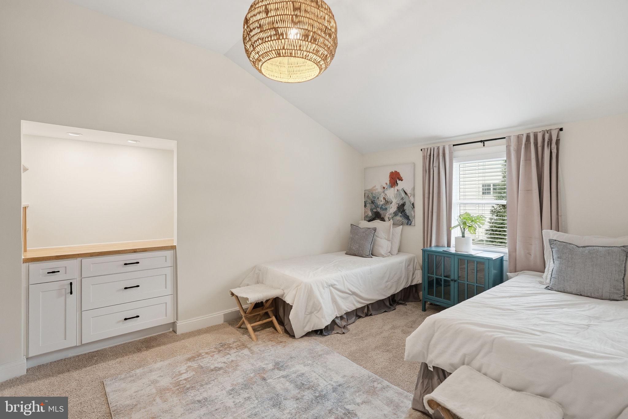 BROYHILL CREST - Residential