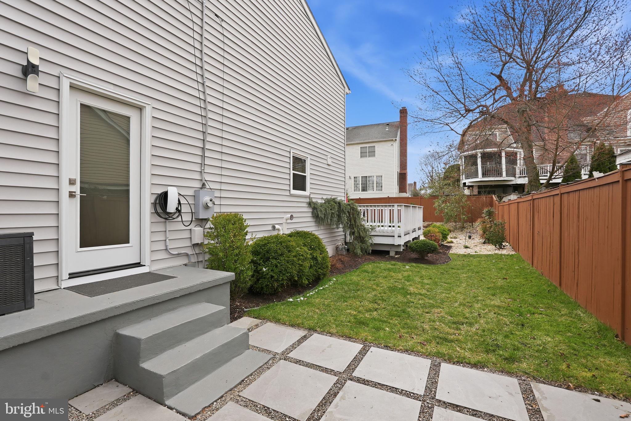 BROYHILL CREST - Residential