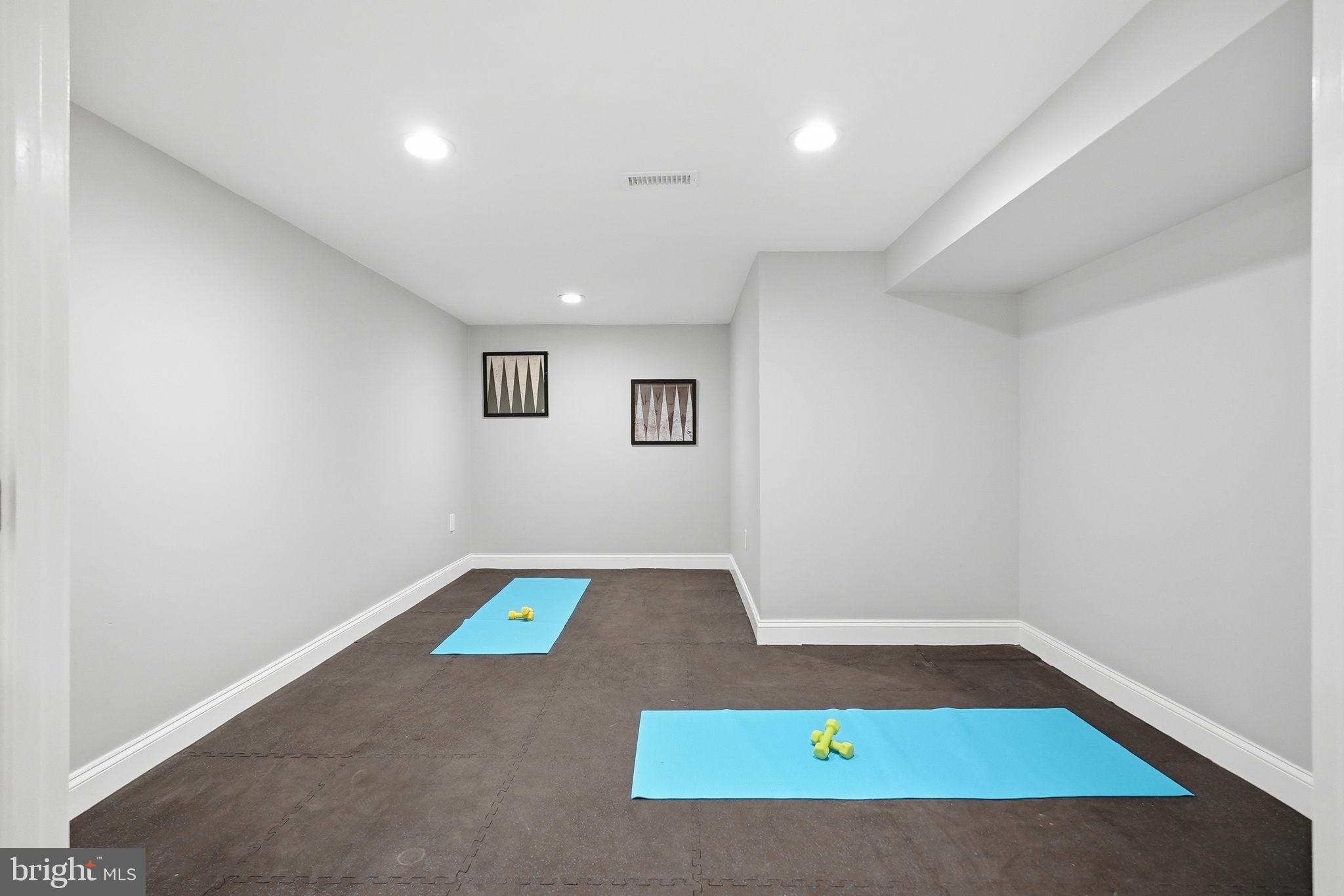 BROYHILL CREST - Residential