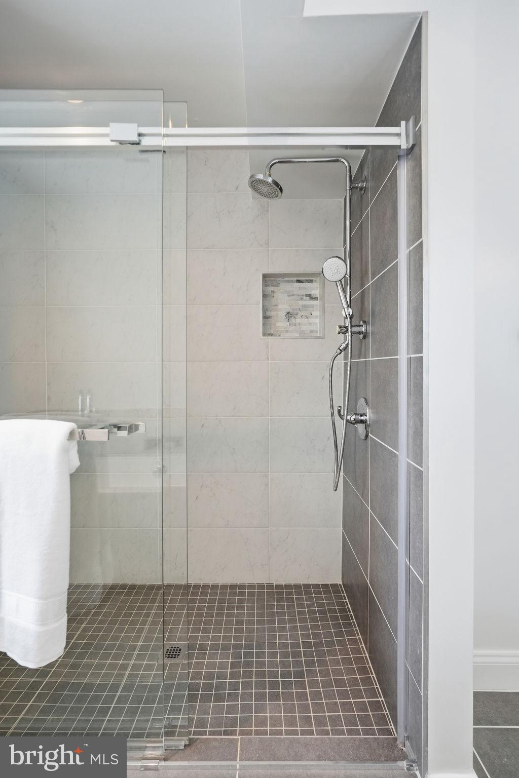 BROYHILL CREST - Residential