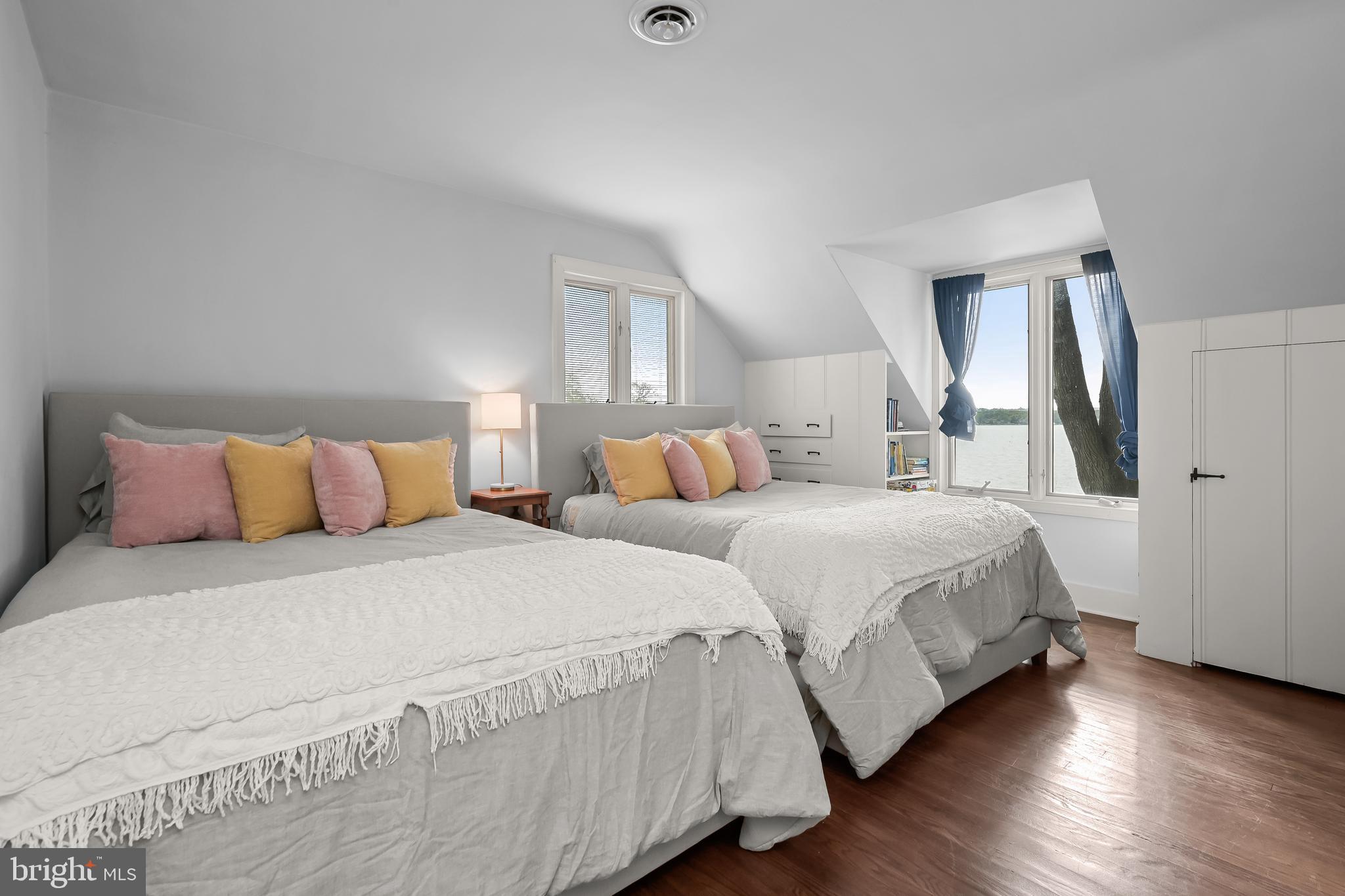 GIBSON ISLAND - Residential