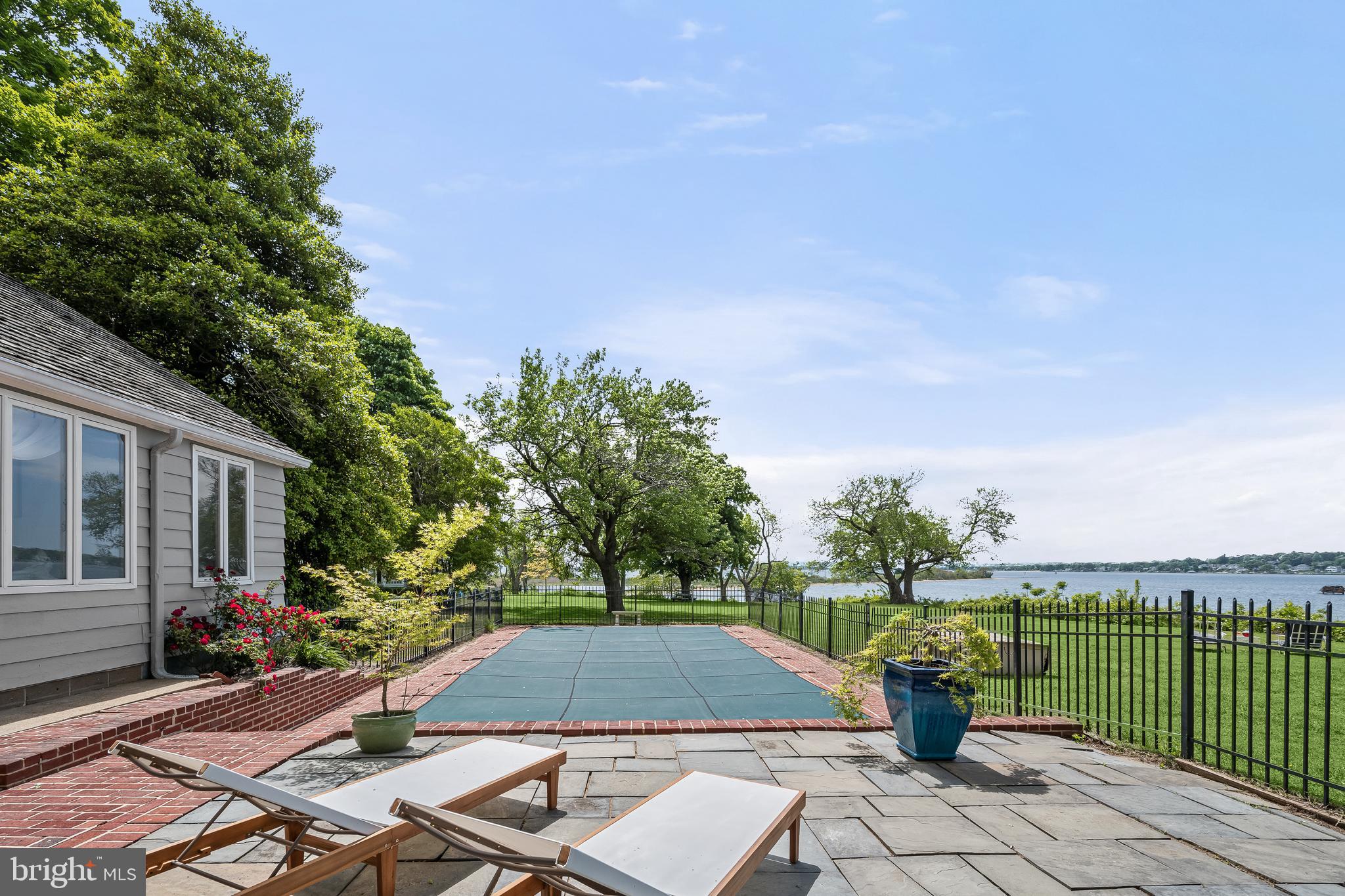 GIBSON ISLAND - Residential