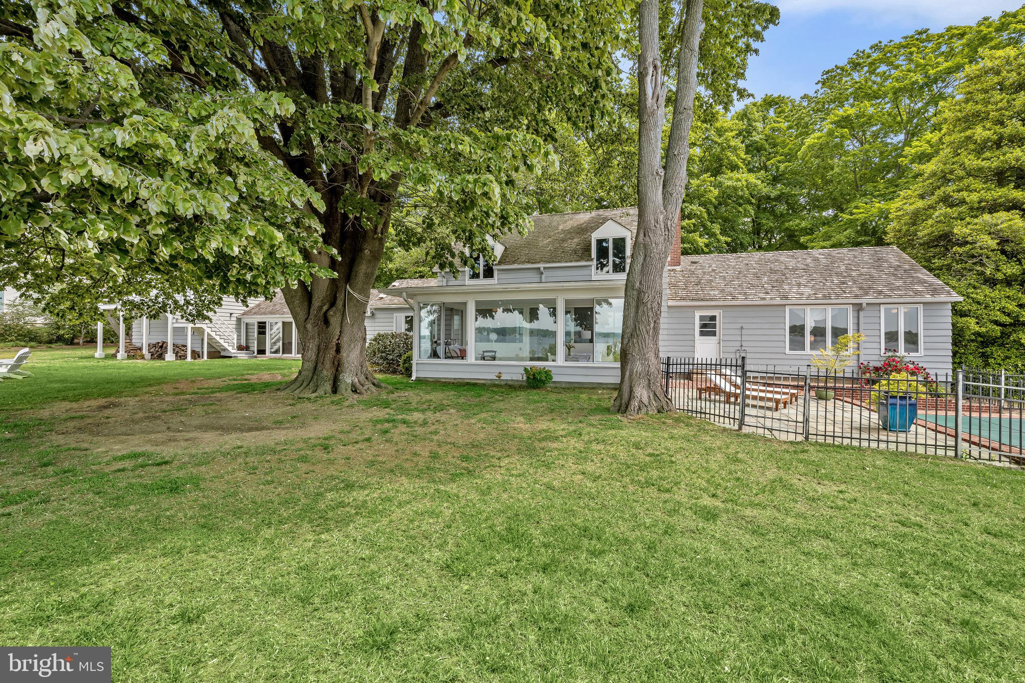 GIBSON ISLAND - Residential