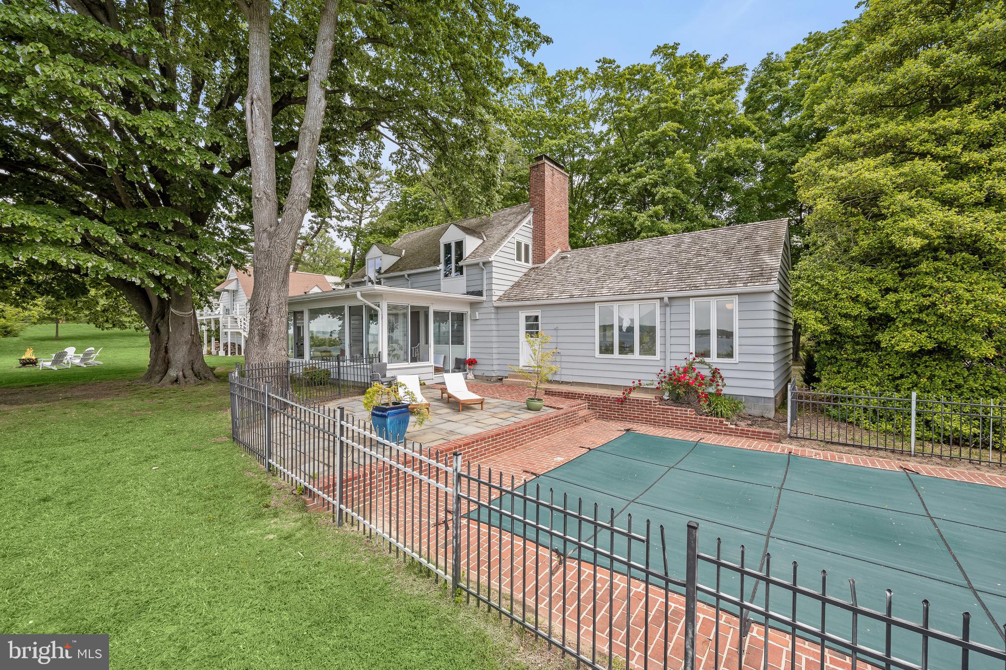 GIBSON ISLAND - Residential