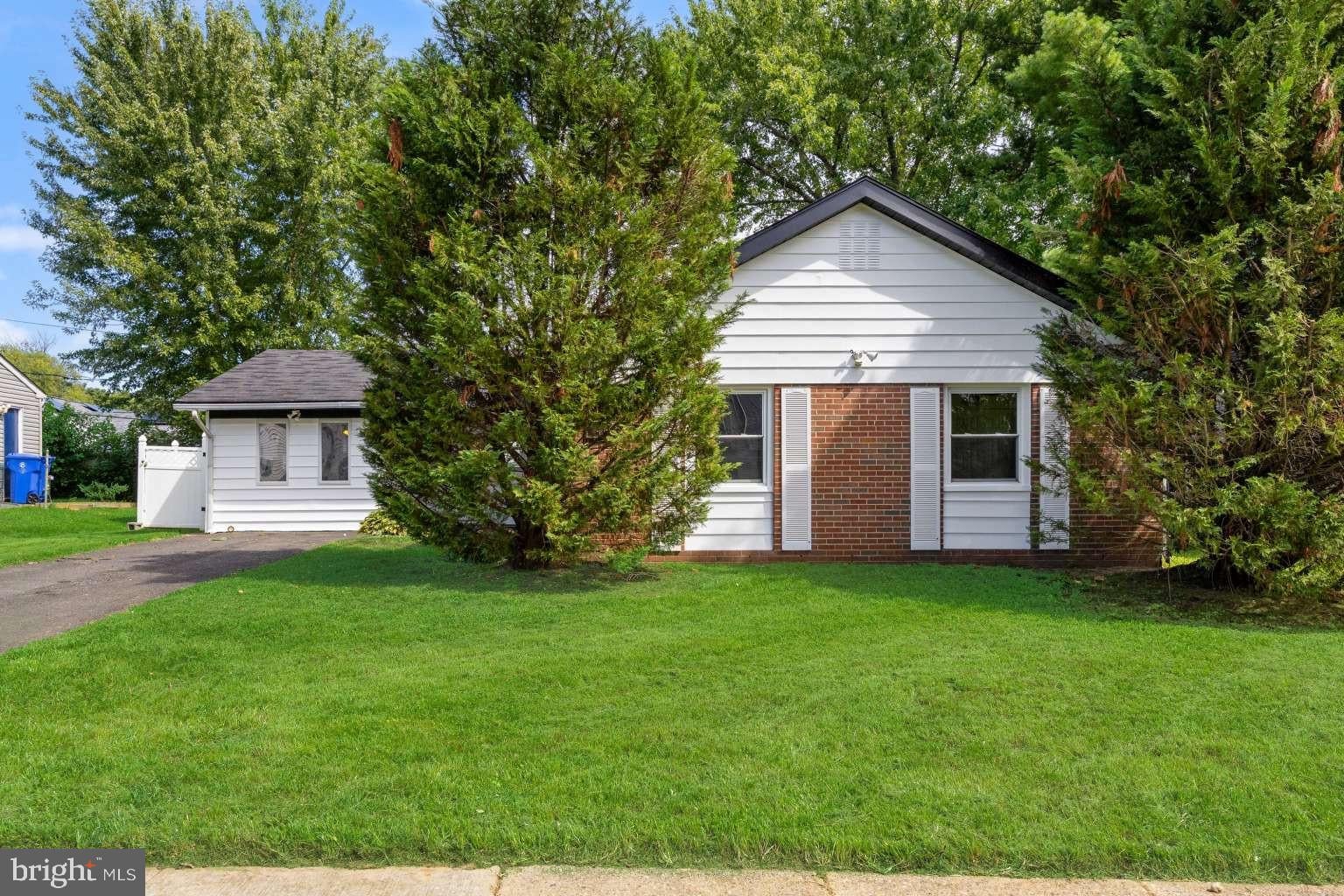 46 HAWTHORNE LANE