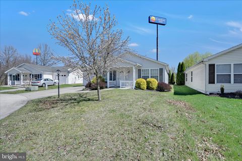 Photo of 855 Trestle Court, PINE GROVE, PA 17963 (MLS # PASK2026558)