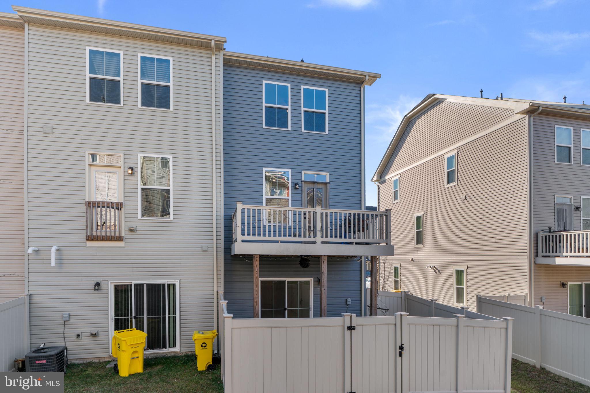 CREEKSIDE VILLAGE AT TANYARD SPRINGS - Residential