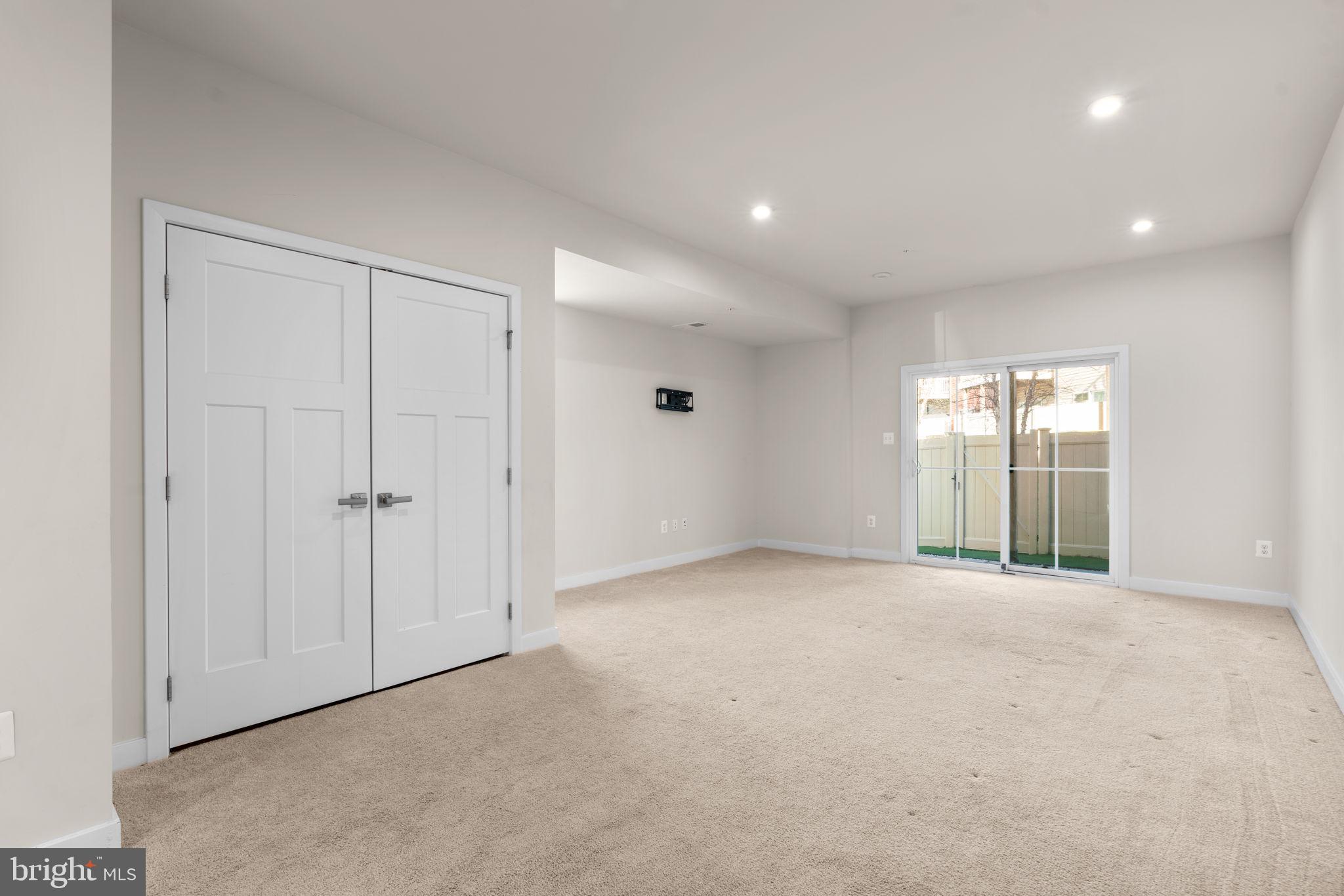 CREEKSIDE VILLAGE AT TANYARD SPRINGS - Residential