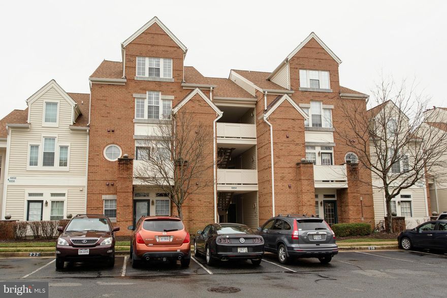 Available April 6! Beautifully Maintained Upper Level Condo! Two Master Suites! Open Floorplan w/Soaring Cathedral Ceilings! Main level features Living Rm, Dining Room, Kitchen & Master BR. Upper Level Master BR w/FB. All windows feature Plantation Shutters! Gas FP in Living Room. Private Balcony overlooking trees! Walk to Shopping, Dining & Grocery! All of Kingstowne Amenities! Pets-case by case.