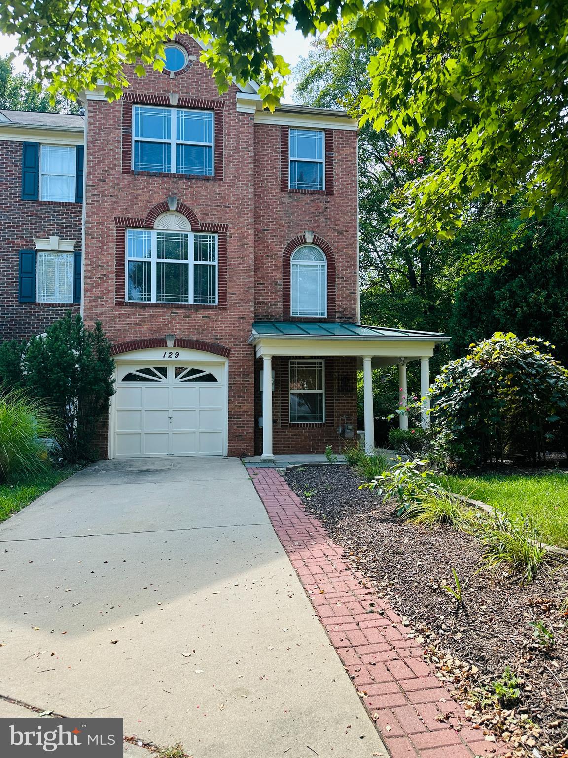 VERY LARGE END UNIT with open main level floor plan!! IT has laminate wood throughout most the home, huge oversized kitchen with additional built in and gas fireplace, LARGE deck that overlooks wooded area so very serene private setting. Finished walk out basement with wet bar area. Great location at the end of a cul-de sac so not a pass through street tucked back off of Emory Woods Rd with easy access to 200/ICC and 270 and close proximity to metro and lots of shops and restaurants.
** Dogs allowed case by case with $30 additional rent and $500 sec dep. * AGENTS read the Agent Private remarks please !!! APPLY on our website under Avail Rental/Apply Now.. ALL ADULTS must fill out an APP, you will be asked to upload a paystub and copy of drivers license in the app, so best to have those ready on desktop before applying.