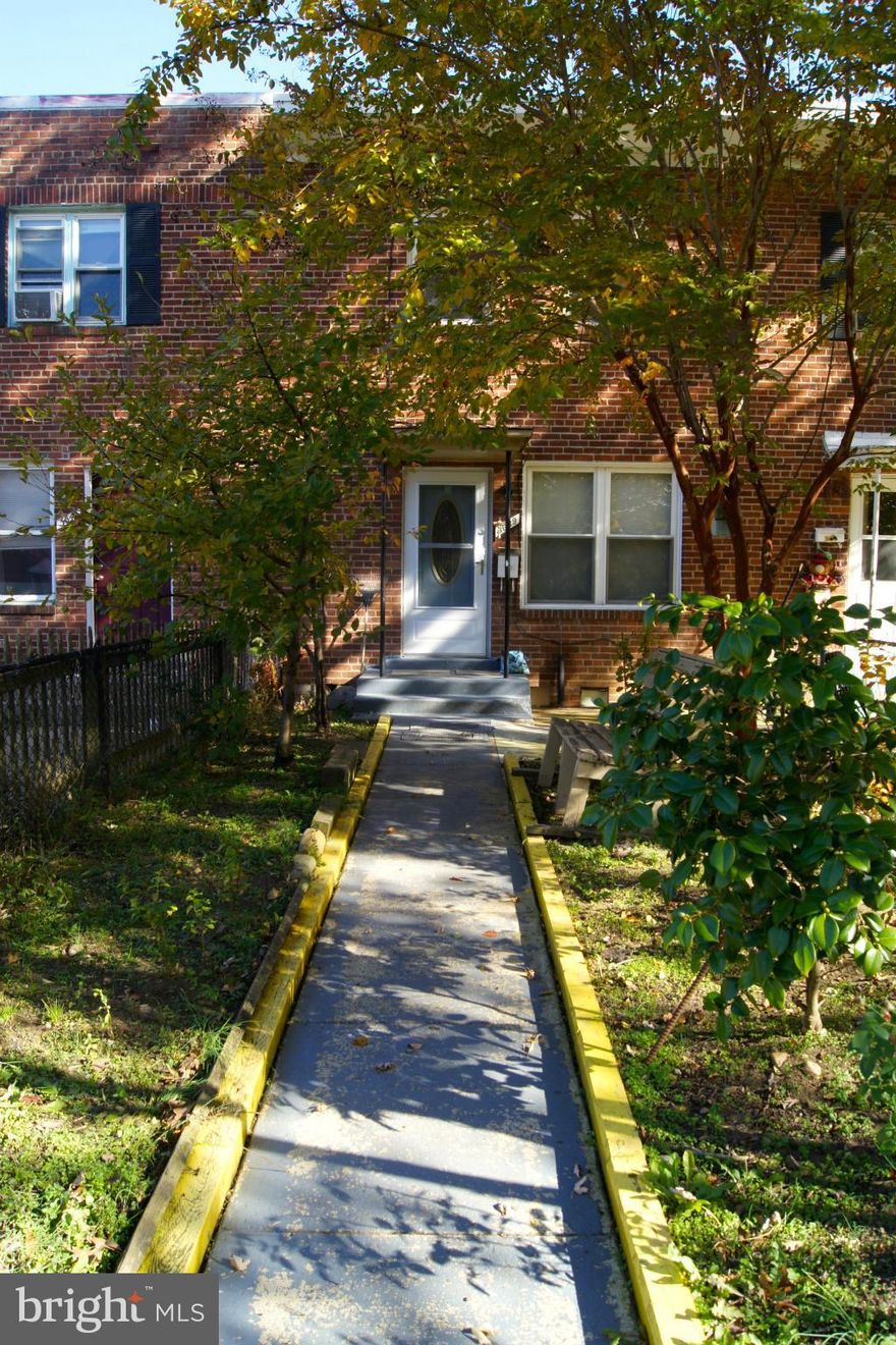 WELL MAINTAINED 3 BEDROOMS WITH 2 FULL BATHROOMS.RECENTLY UPDATED, NEWER  A/C- FURNACE UNIT( 2010), NEWER WATER HEATHER(2013) AND KITCHEN. DRIVEWAY FOR 2 CARS IN THE BACK.GREAT LOCATION. CLOSE TO SHOPPING, AIRPOT,PENTAGON,METRO.