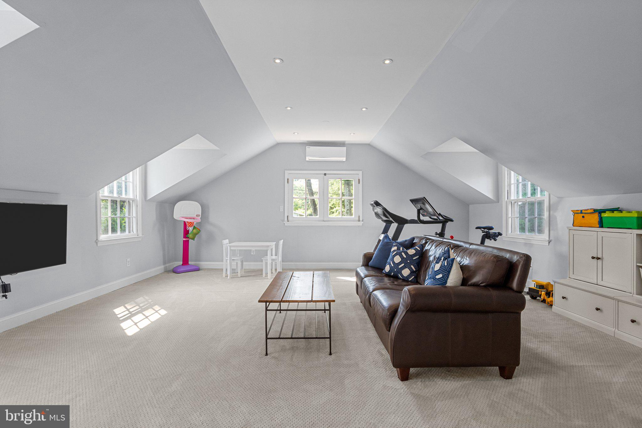 WYNNEWOOD - Residential