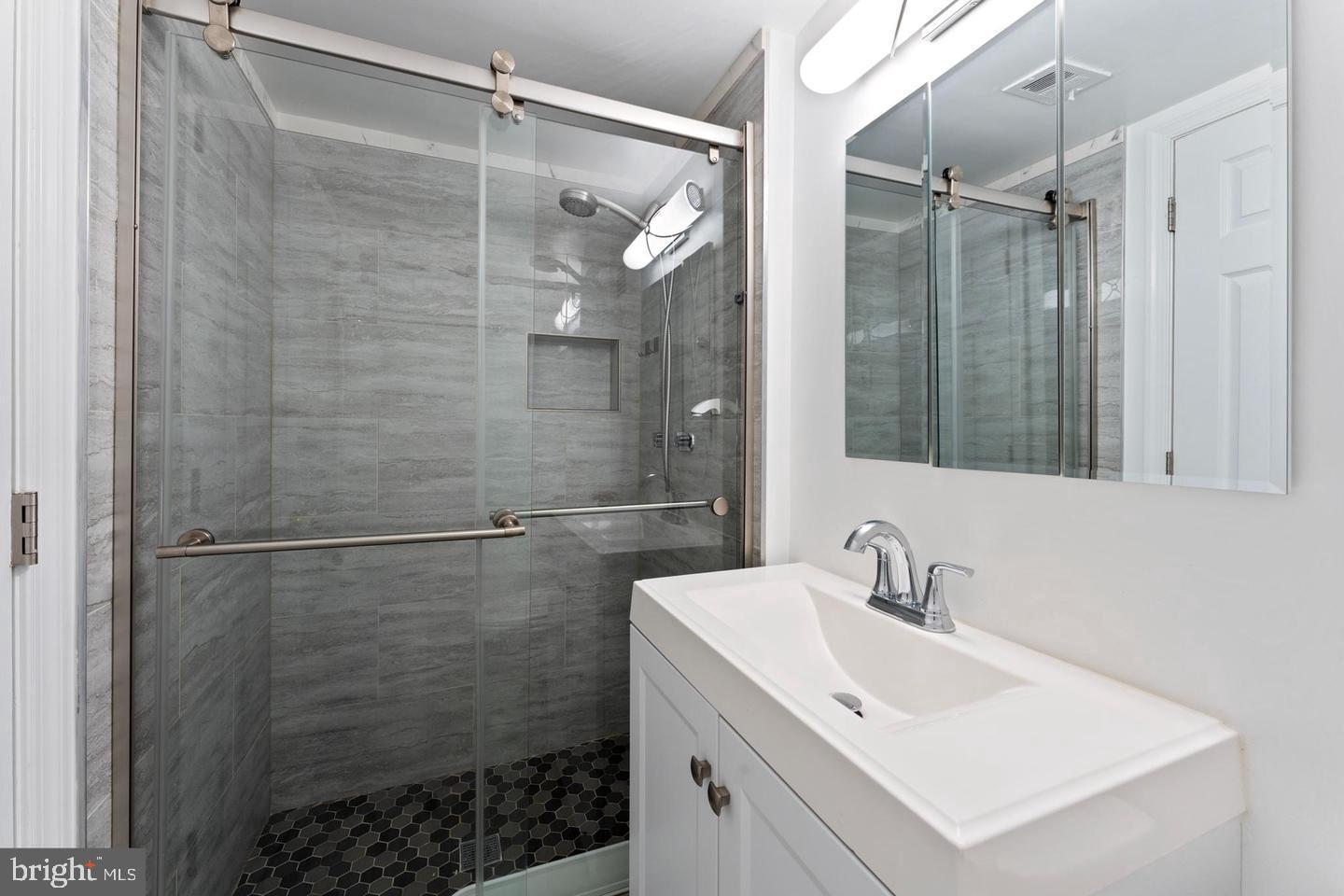 BRIARWOOD COURT - Residential