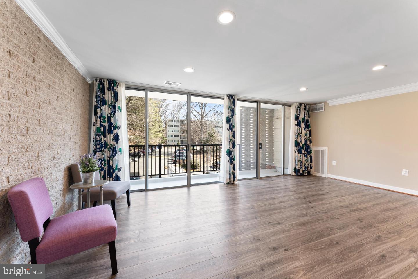 BRIARWOOD COURT - Residential