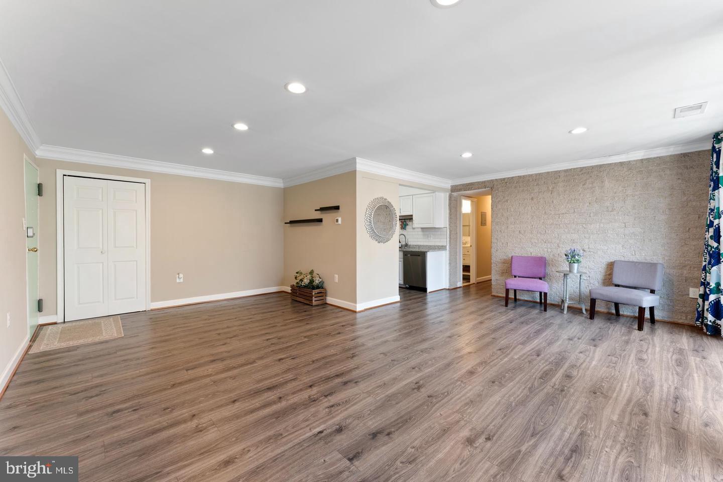 BRIARWOOD COURT - Residential