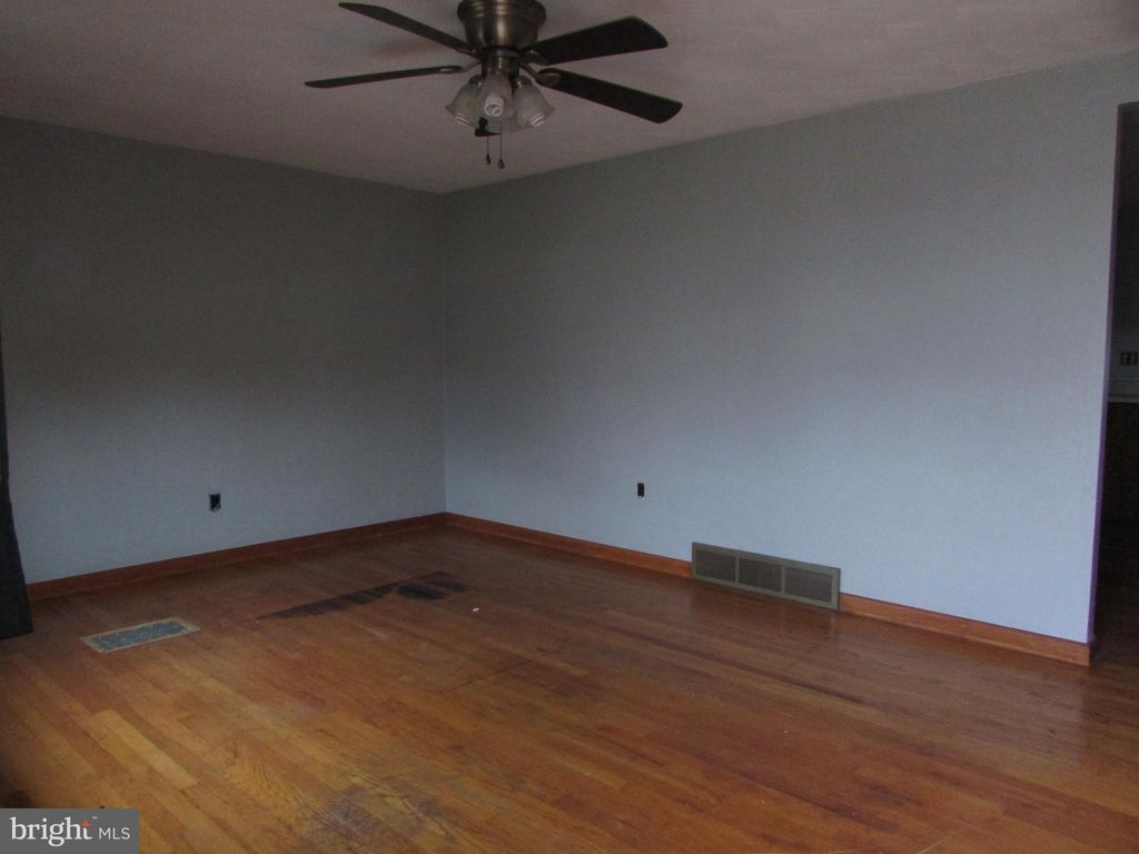 Photo of 270 Rosedale Drive, MANCHESTER, PA 17345 (MLS # PAYK2094428)