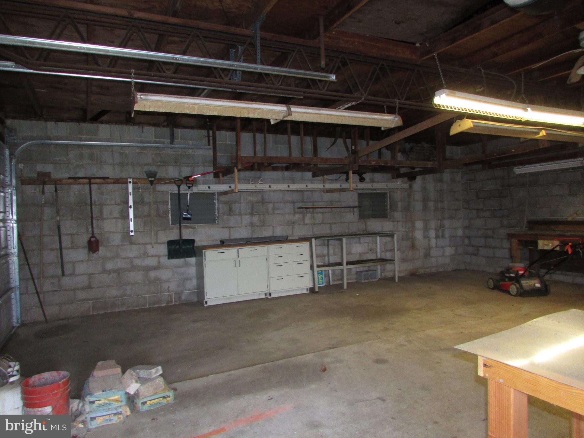 EAST MANCHESTER TWP. - Residential