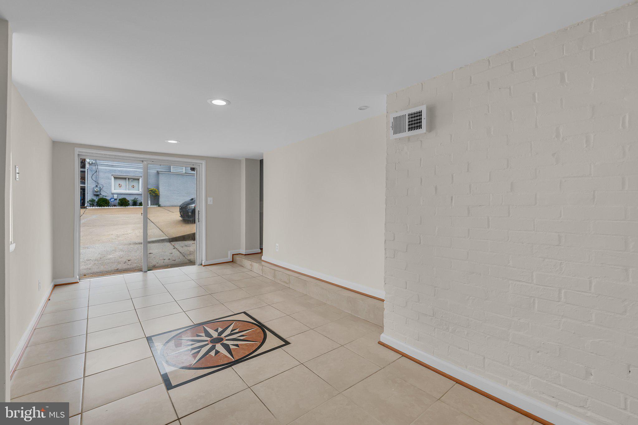 GLENCARLYN - Residential