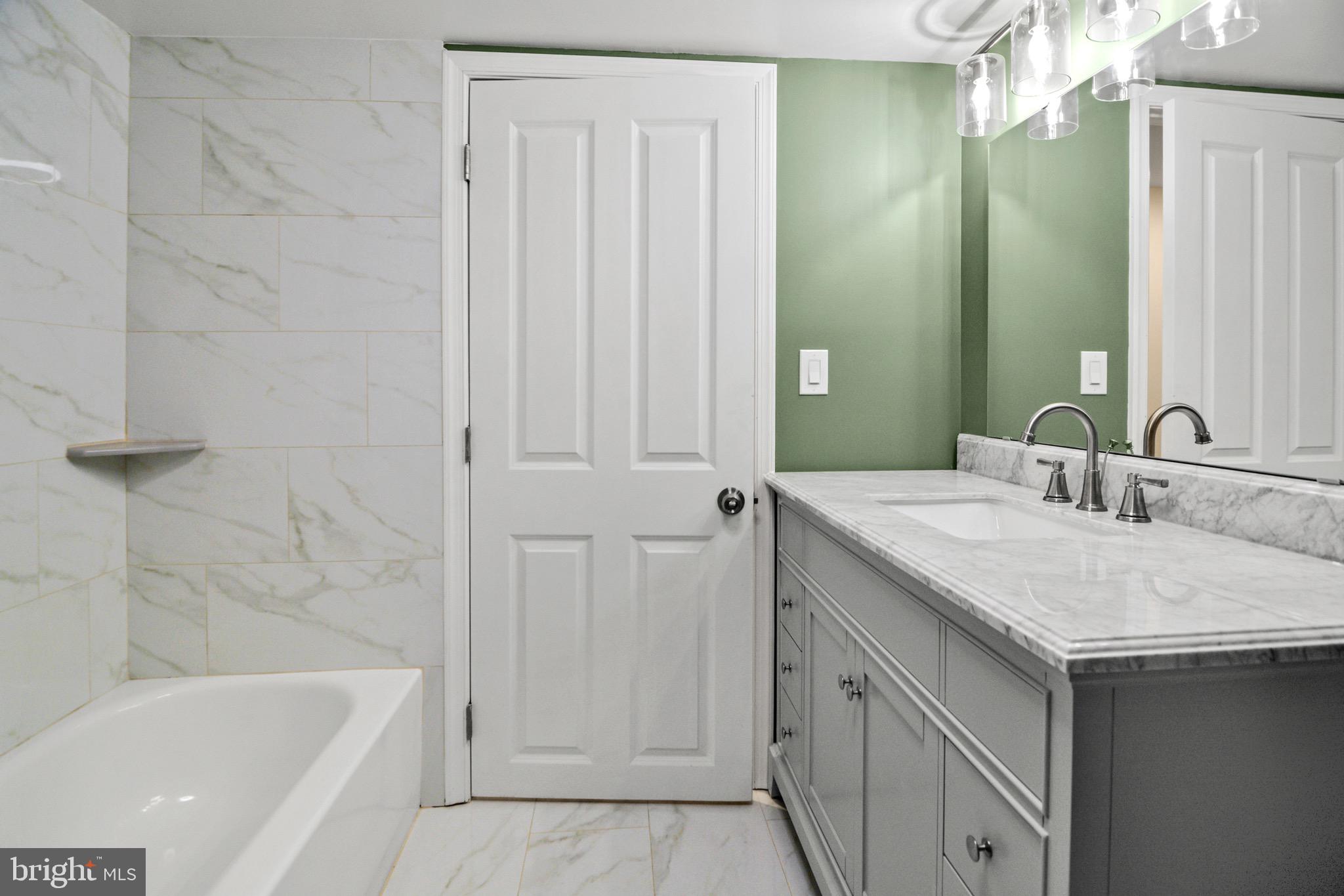 HAMILTON HILLS - Residential